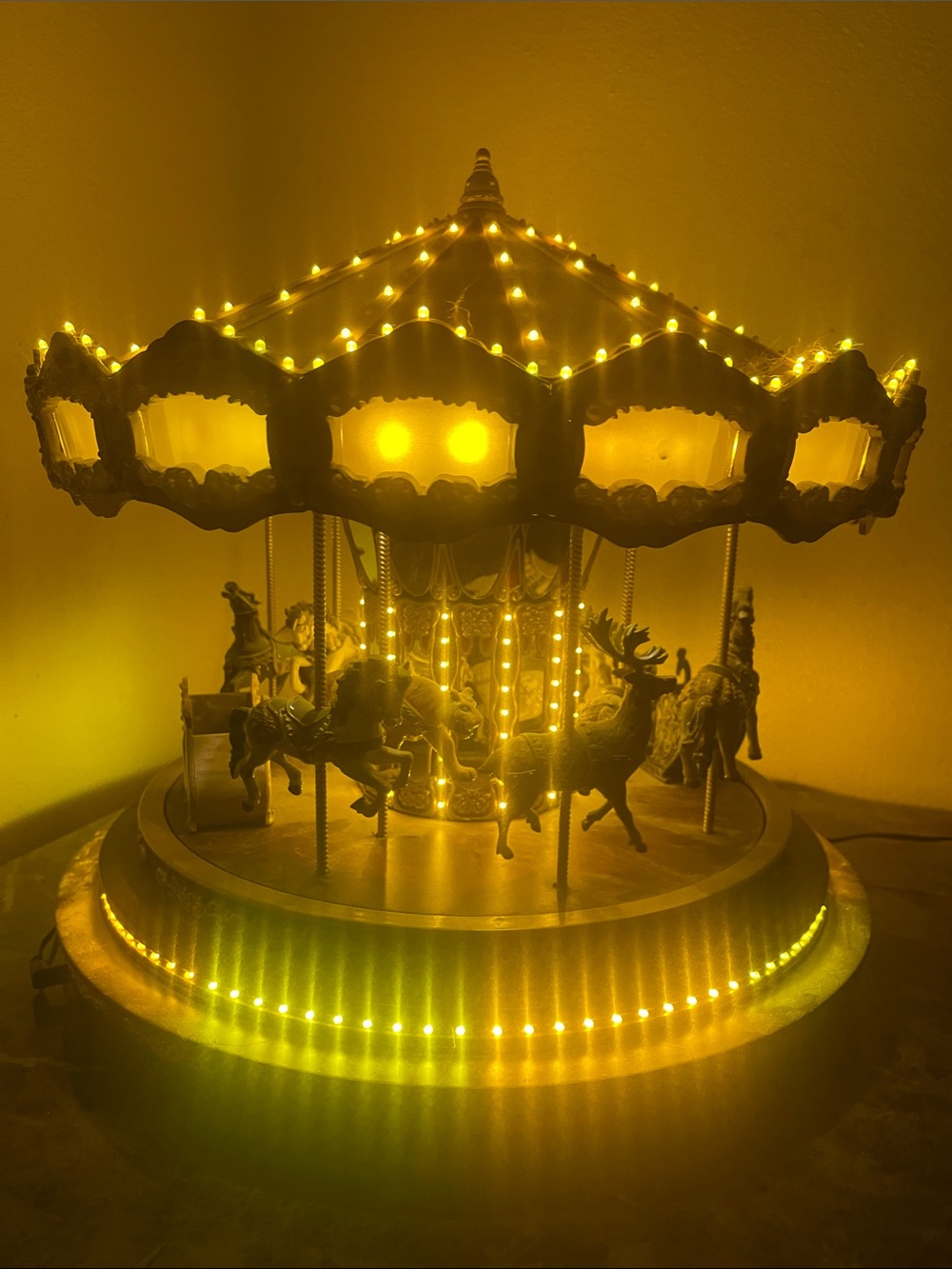 Vintage-Style Carousel Music Box Lamp - Gold Yellow.Working perfect.Deluxe